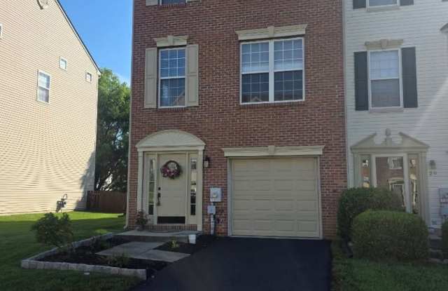 End Unit Townhouse in Brennan Estates- 2 Bedrooms with a bonus space