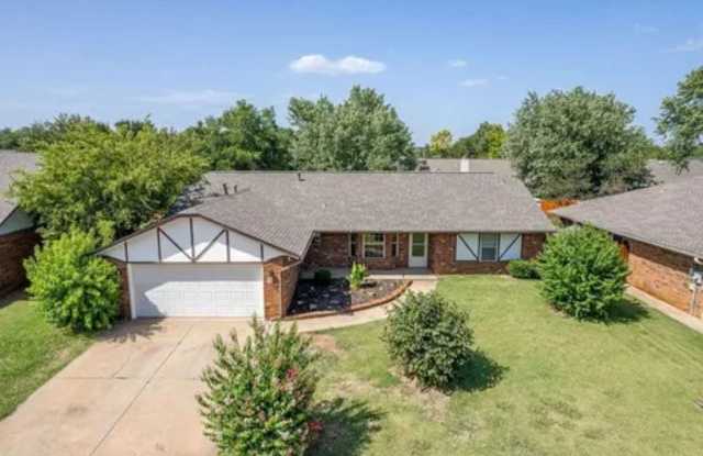 Updated 3 Bedroom/2 Bath Home w/Beautiful Landscaping - Edmond Schools