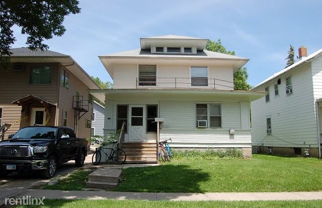 214 E Davenport St - 214 East Davenport Street, Iowa City, IA 52245