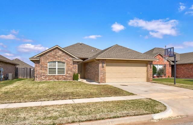 10717 SW 33rd Terrace, Mustang Schools! 4 Bedroom  close to I-40. Call Leasing agent 405-474-8058 - 10717 Southwest 33rd Terrace, Oklahoma City, OK 73099