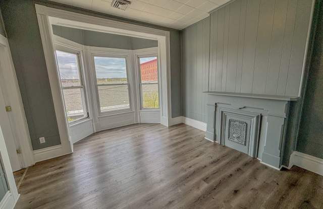 204 1st St