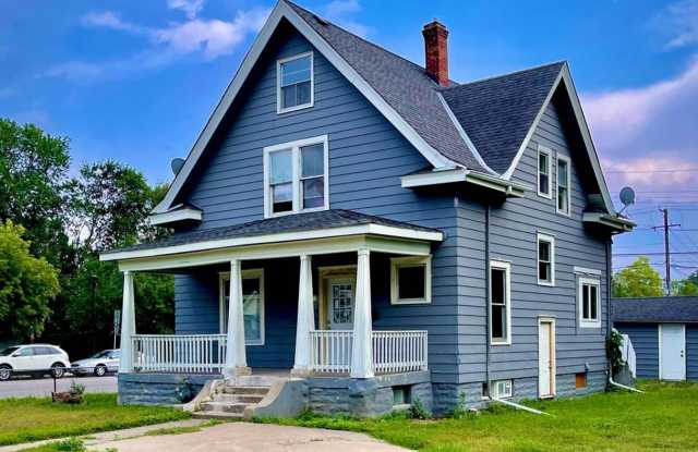 Spacious 4BR/1.5BA Home - 1,854 Sq Ft in Hawthorne