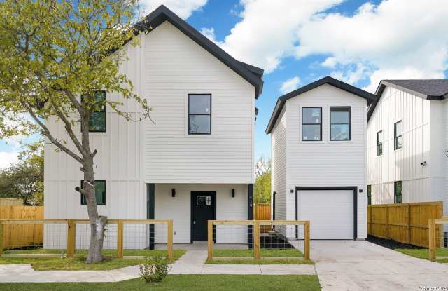 Photo of 419 N Mesquite St