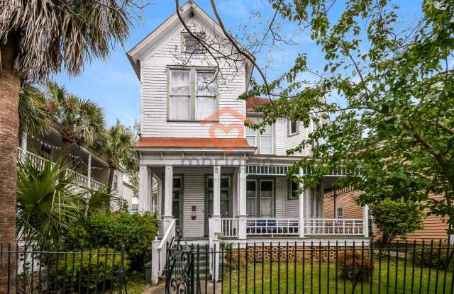 2 bed / 1.5 bath on Rutledge St.