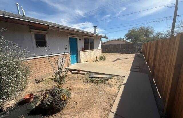 2512 E Eastland Street