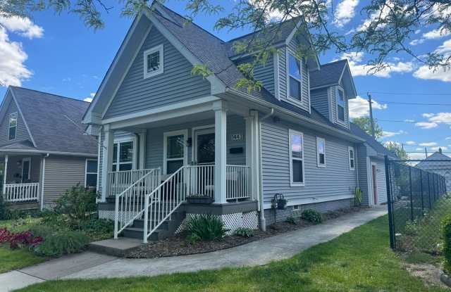 Beautiful 3 Bedroom Home Near the Detroit River!