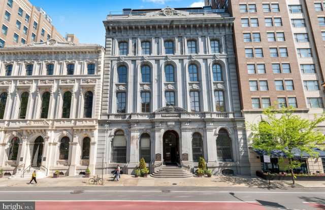 421 CHESTNUT Street