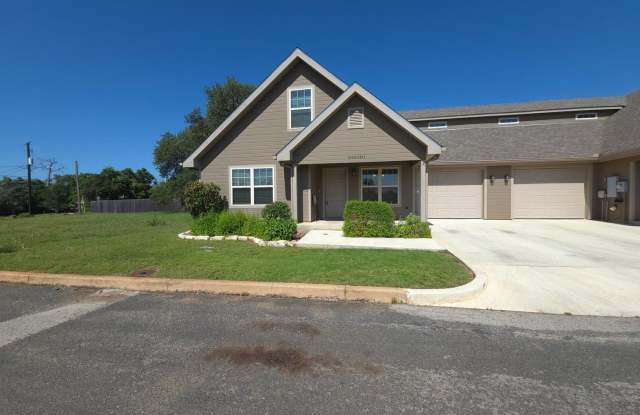 FOR LEASE!! Great location!