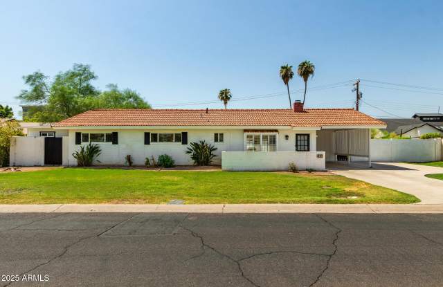 6925 E RANCHO VISTA Drive