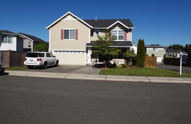 Beautiful 3 bedroom 2 1/2 bath 2 Story Home in Puyallup!