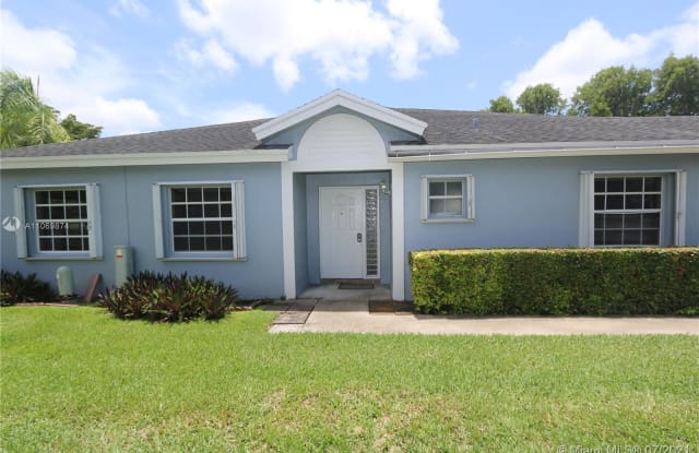 14221 SW 96 TERR - 14221 Southwest 96/97 Terrace, The Hammocks, FL 33186