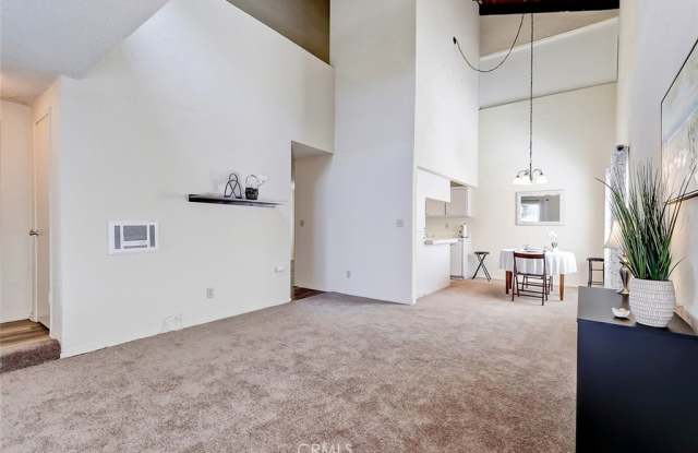 2706 Voorhees