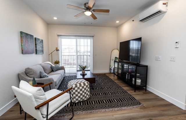 LUXURY 2 Bed, 2 Bath NEAR Garden of the Gods