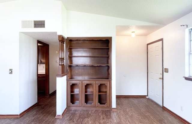 Coming Soon! 18-Month Lease Offer!! Live Minutes Away from Tinker Airforce Base: Beautiful 3 Bed 1.5 Bath Home for Your Convenience!