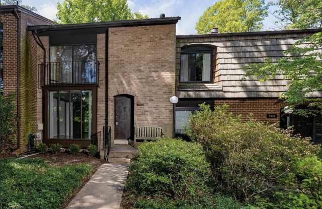 Photo of 7952 Inverness Ridge Road