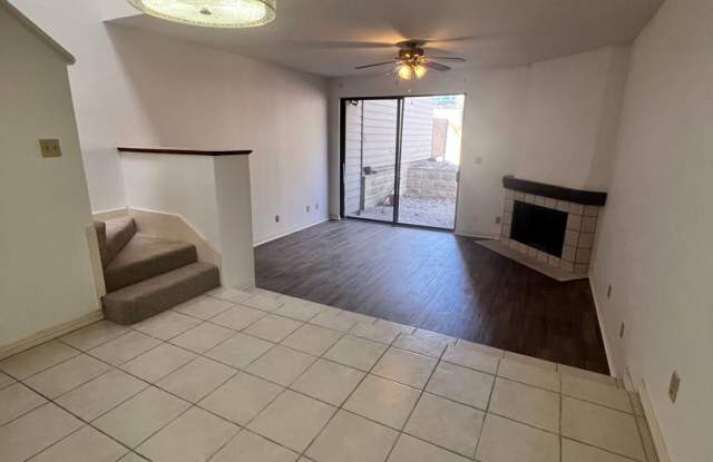 Edgecliff Downstairs 2/1.5 Unit