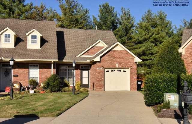 Charming 3 bd 2.5 ba townhouse! Washer/dryer included and attached garage!