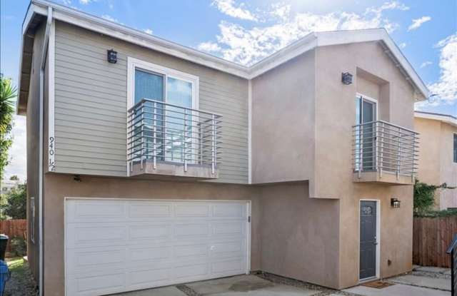 Modern Detached 3 Bedroom House with Private 2 Car Garage and Patio