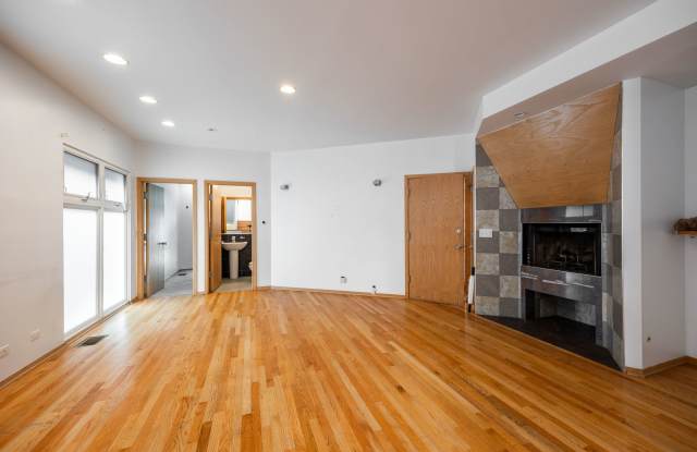 1049 North Winchester Avenue