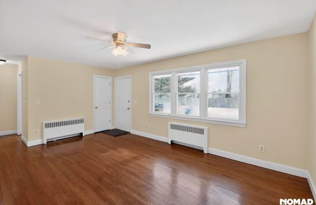 Charming 4BR House in Toms River