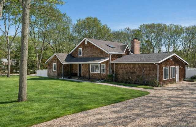 4 STUART CT