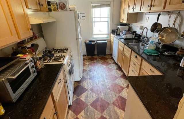 712 W 28th St 2