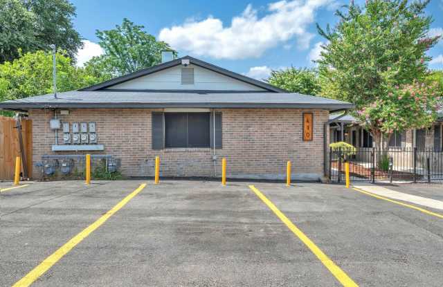 408 Regina St Unit #3 APPLICATION SPECIALS APPLY NOW!