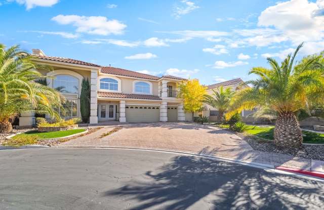 Luxury Living in Guard-Gated Royal Highlands!