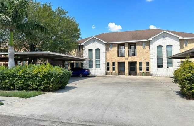 Photo of 1204 W Fig Avenue unit: 4