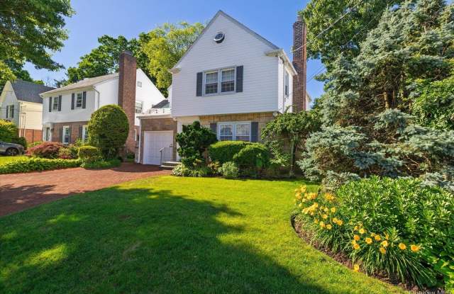 108 Muirfield Road