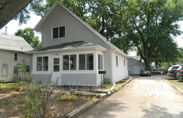 2746 College Ave - 2746 College Avenue, Des Moines, IA 50311