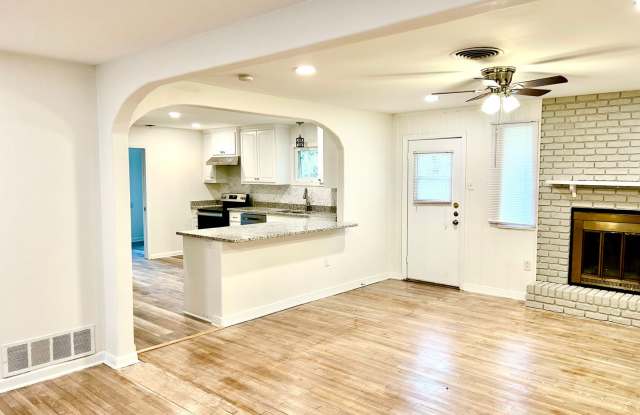 Beautifully Remodeled Home in Mountainview Area