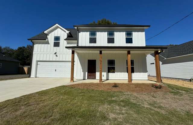 Photo of NEWER 4/2.5 House in Armuchee-$2,195