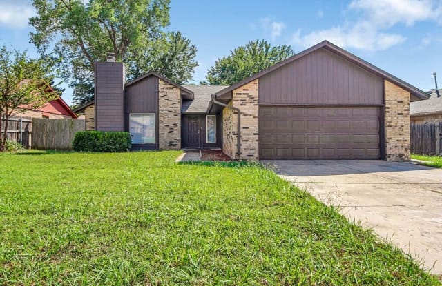 1906 Oakmeadows Dr - 1906 Oakmeadows Drive, Norman, OK 73071