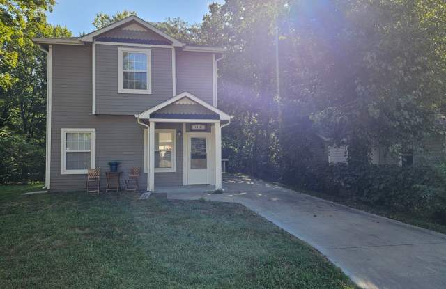 Photo of 1416 Maple Lane in Lawrence, KS - 2 bedroom house