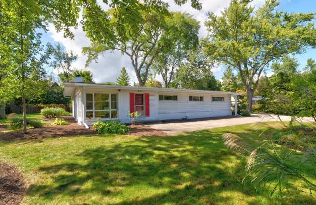 Photo of 334 RUSSETT Lane