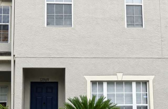 3b / 2.5 bath  townhome in gated community