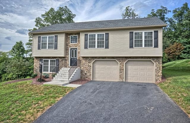 15 Scarlet Oak Dr - 15 Scarlet Oak Drive, York County, PA 17319