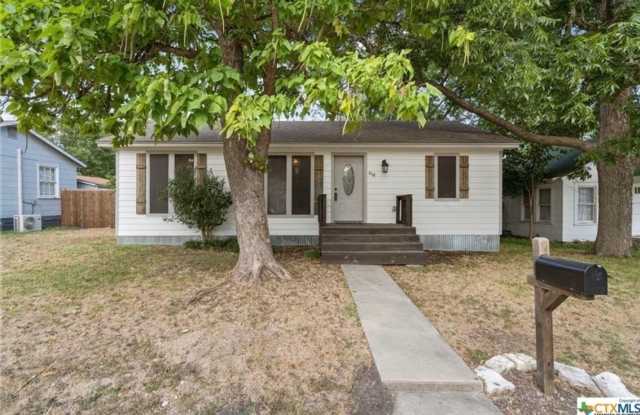 Charming 2 BR 1 Bath House in Taylor