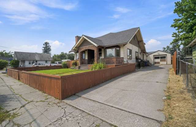 Beautiful 3BR Home with 2.5 Baths in North Spokane