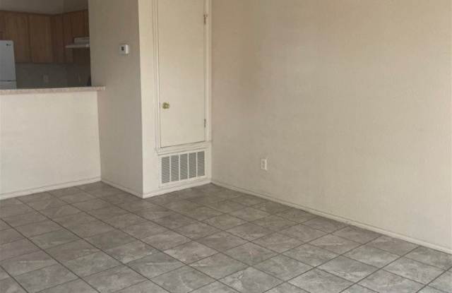 2712 Vernice Loop unit: B