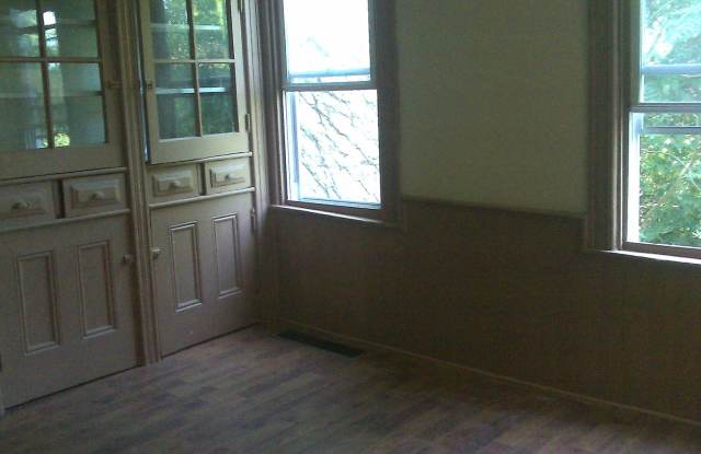 Large 2 Bedroom 1 Bath in MT Washington