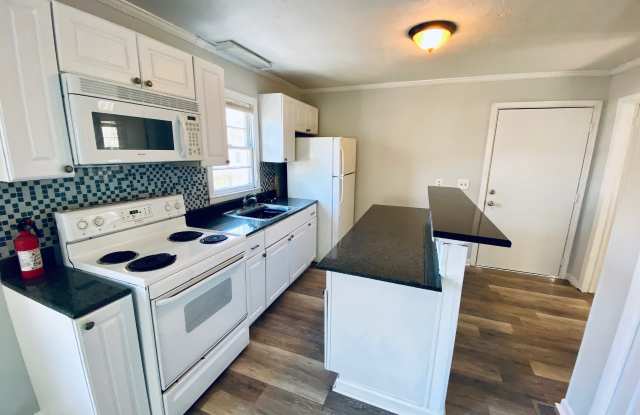 607 37th Ave S Apt 1