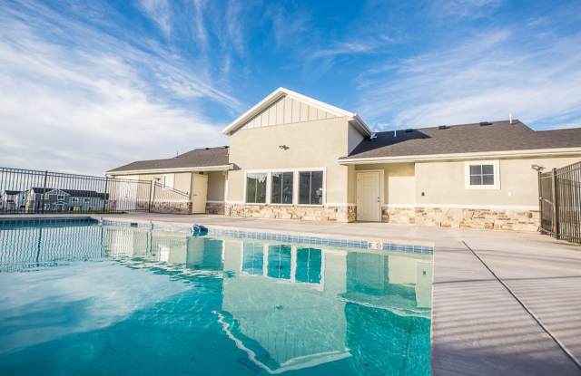 Beautiful 2-Story Townhomes in The Overlook in Herriman. Excellent Location and Amenities!