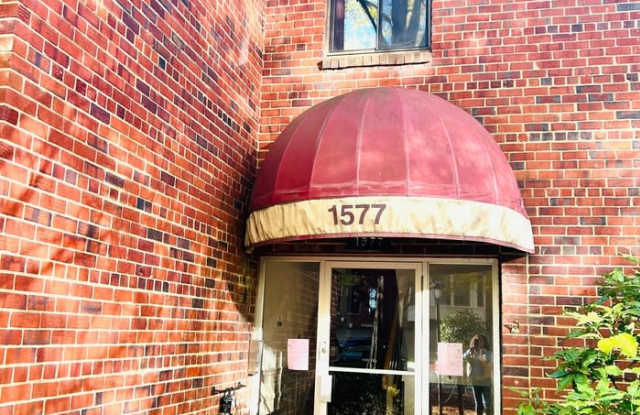 Photo of 1577 North Colonial Terrace