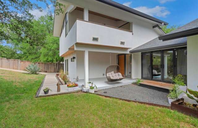 2502 Side Cove
