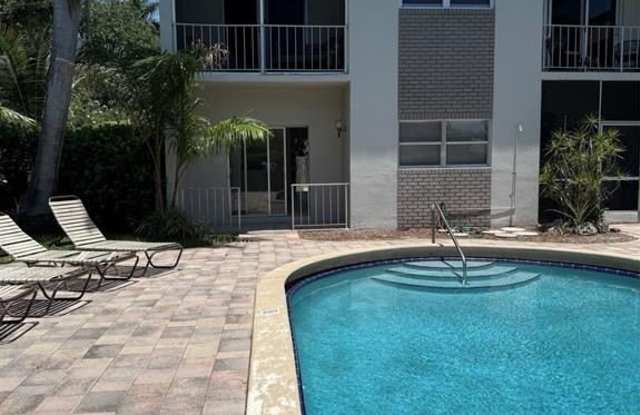 Photo of 1581 NE 34th Ct
