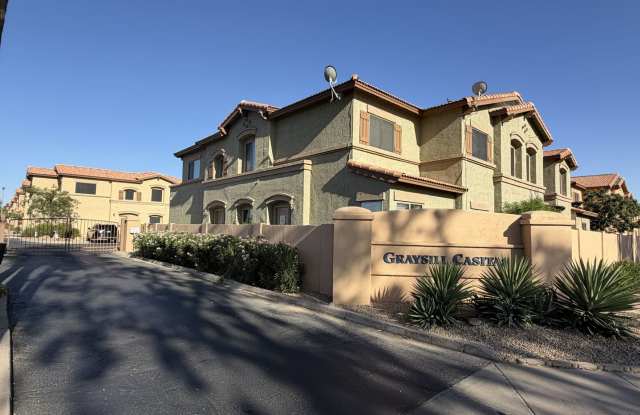 Spacious, Stylish, Sharp 2 bed 2 bath 1 car garage and Gated Community!