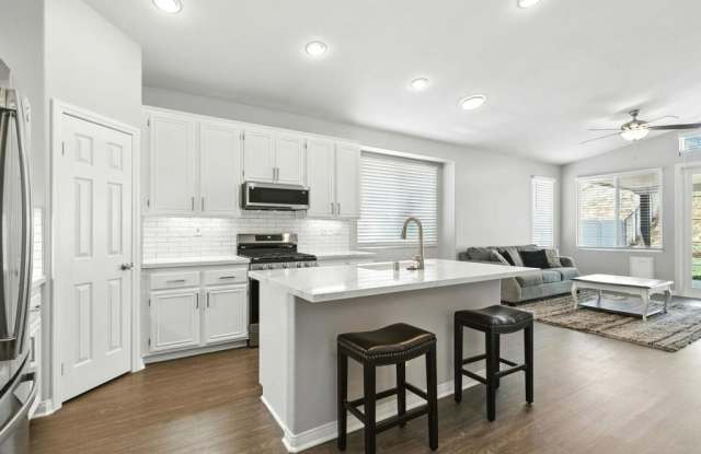 Photo of 46076 Via La Colorada