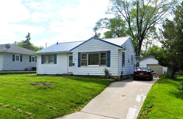 3 bedroom, 2 bath home in Waterloo